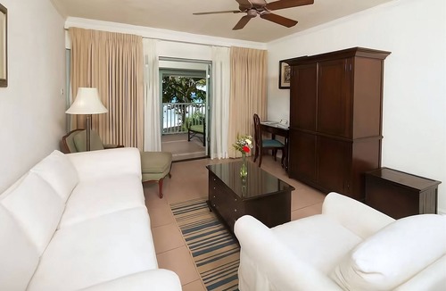 Hastings Hotel | Spacious Accommodation w/Pool View! Outdoor Pool & FREE Parking