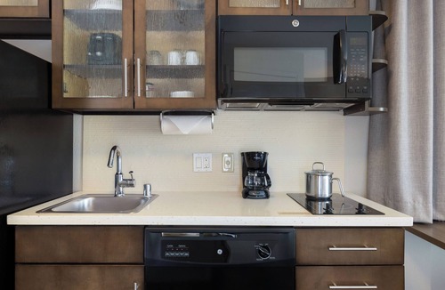 Anaheim Resort House | Spacious Accommodation Close to Shaws Cove Beach! Pool, Parking, Shuttle!