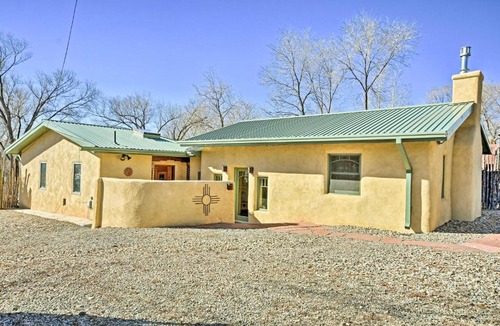 Taos House | Spacious Adobe Home < 1 Mi to Downtown Taos!