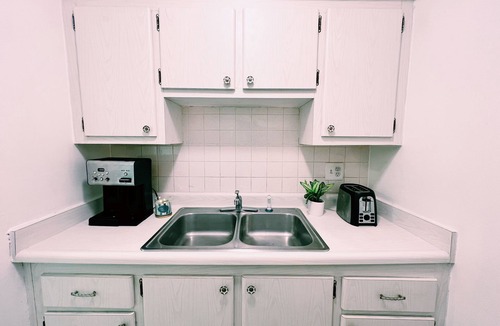 Jensen Beach Apartment | Spacious & affordable 1 Bedroom APT W/Pool - Close to downtown and The Beach