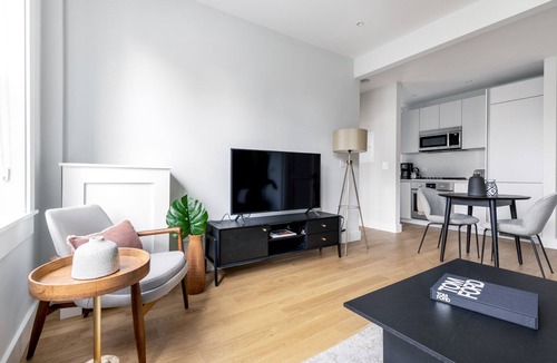 Brighton Apartment | Spacious Allston 2BR w/W/D in basement