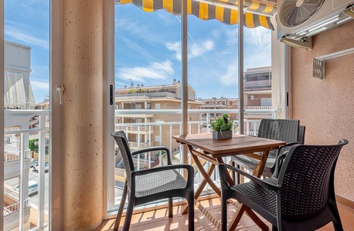 Canet de Berenguer Apartment | Spacious 'Amplio Canet' Apartment with Shared Pool, Wi-Fi, and Air Conditioning