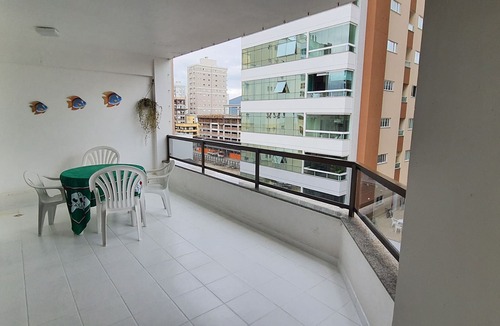 Castelo Branco Apartment | Spacious and Air-conditioned in Meia Praia