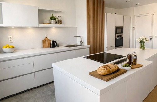 Levallois-Perret Apartment | Spacious and Bright 2-bedroom 2-bathroom 2-balconies apartment close to Metro