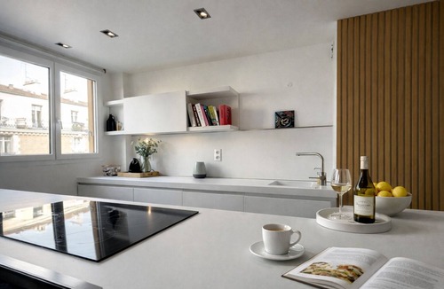 Levallois-Perret Apartment | Spacious and Bright 2-bedroom 2-bathroom 2-balconies apartment close to Metro