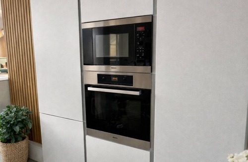 Levallois-Perret Apartment | Spacious and Bright 2-bedroom 2-bathroom 2-balconies apartment close to Metro