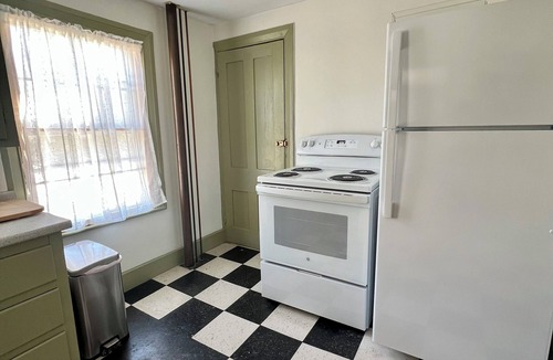 Belfast Apartment | Spacious and bright 3-bedroom in a charming historical building in town Belfast