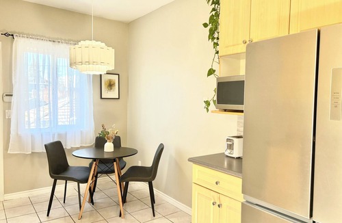 Marpole House | Spacious and Bright Unit in Central Vancouver Close to Downtown and YVR