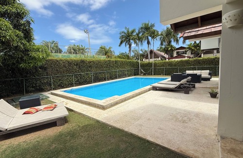 Bavaro Villa | Spacious and bright centrally located villa perfect for groups or families.
