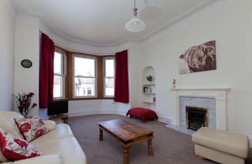 Merchiston Apartment | Spacious and Bright Polworth Flat