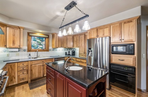 Blue River House | Spacious and Bright, Close to Skiing and Hiking!