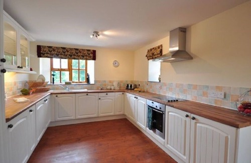 Hartland House | Spacious and Characterful 2 bedroom Detached Barn Conversion close to coast.