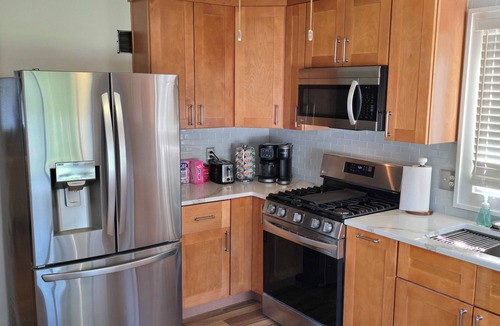 Benson House | Spacious and Charming 3-bedroom house with WiFi, AC in beautiful Omaha