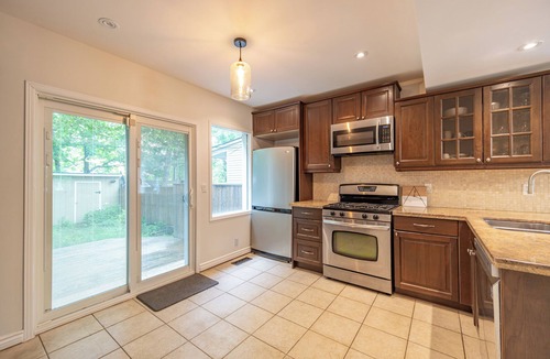 Greenwood - Coxwell House | Spacious and charming 3 BR home in Leslieville