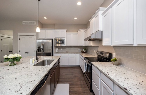 Urbandale House | Spacious and clean 4-bedroom townhome in Urbandale with fitness room, WiFi