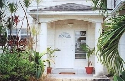 Holder's Hill Villa | Spacious and comfortable Villa with pool in Upmarket Area of Holders, St James.