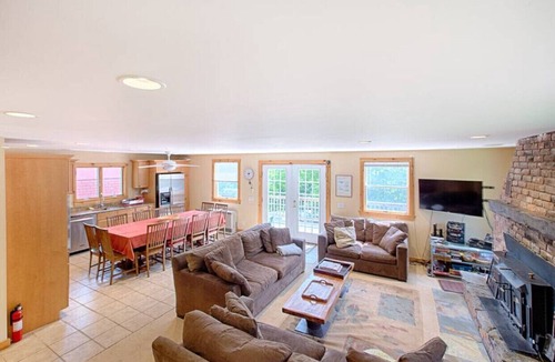 West Dover Ski Chalet | Spacious and Comfortable home. Sleeps 8. 6 bedrooms, 2 minutes to skiing