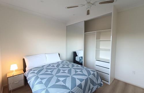 Merrylands House | Spacious and Comfortable Queen Room - NM1