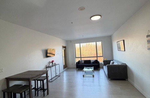 Guildford Apartment | Spacious and Comfortable 3-bedroom 2-bathroom apartment
