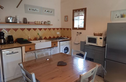 Suzette House | Spacious and comfortable gite for 3 people, nice outdoor space