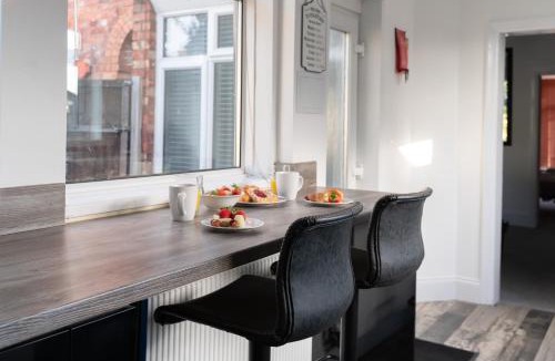 Kettering House | Spacious and Comfortable - 5 Bedroom Home