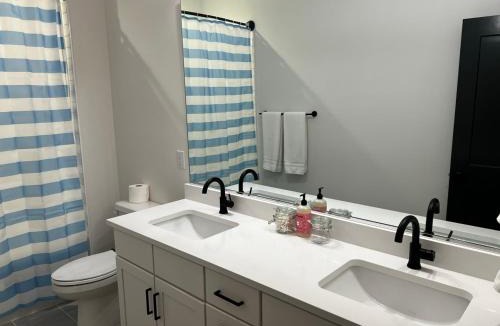 Shannon Park House | Spacious and Comfy CLT Retreat