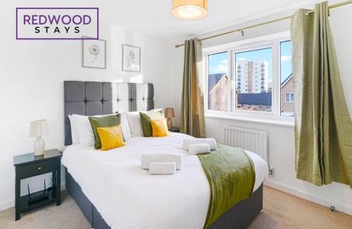 Sherborne St. John House | Spacious and Cosy 3-Bedroom 2-Bathroom Serviced House, Free WiFi and Free Parking for 2 Cars By Redwood Stays