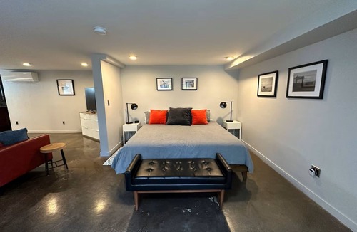 Old Bend Bed & Breakfast | Spacious and Cozy studio in charming Bend One king Bed