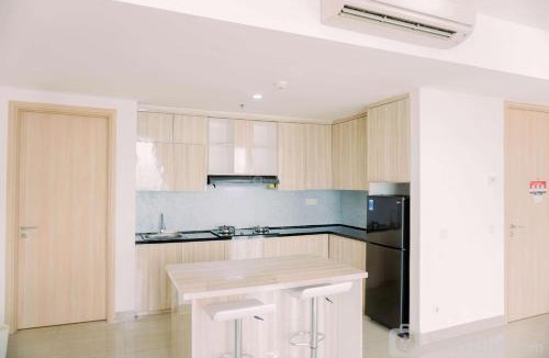Tangerang Apartment | Spacious and Elegant 2BR with Private Lift at Hillcrest House Apartment By Travelio