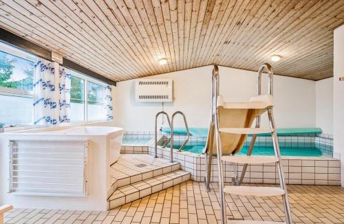 Øer Strand House | Spacious And Inviting Pool House With Spa, Sauna, Rooftop Terrace And Room For The Whole Family Just 300 Metres From The Water And Close To