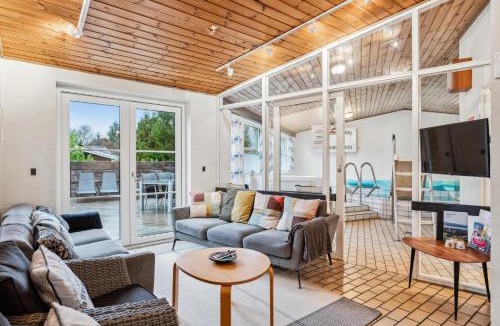 Øer Strand House | Spacious And Inviting Pool House With Spa, Sauna, Rooftop Terrace And Room For The Whole Family Just 300 Metres From The Water And Close To