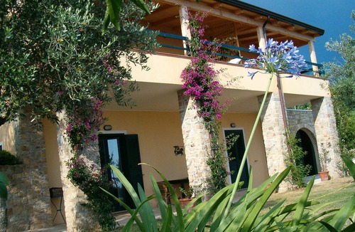 Pisciotta Apartment | Spacious and light-filled room with independent access