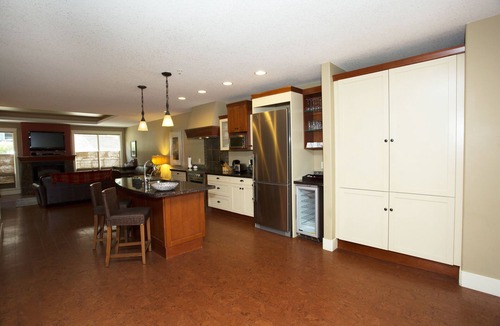 Canmore Condo | Spacious And Luxurious Resort Condo In Beautiful Canmore, AB