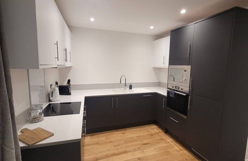 Wainscot Apartment | Spacious And Luxurious 1 Bed Flat Rochester Strood (Central Location)