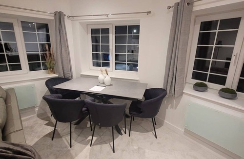 Wainscot Apartment | Spacious And Luxurious 1 Bed Flat Rochester Strood (Central Location)