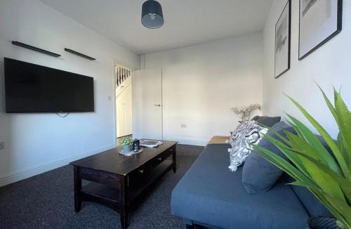 Leeds House | Spacious and Modern Home in Woodhouse - Sleeps 10