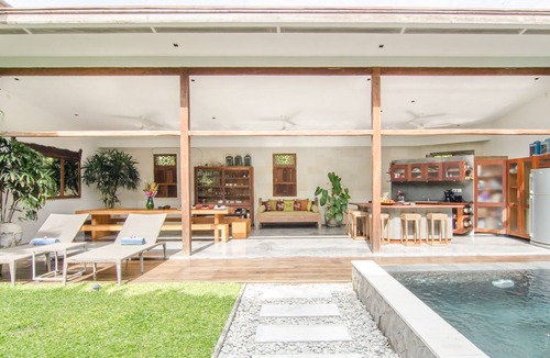 Batubelig Villa | Spacious and Modern 3BR Villa Walk to Batu Beliq Beach