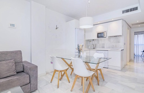 Centro - Sagrario Apartment | Spacious and modern Apartment with free parking in the heart of Granada 3