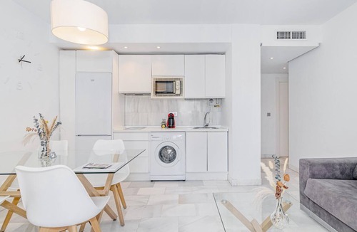 Centro - Sagrario Apartment | Spacious and modern Apartment with free parking in the heart of Granada 6