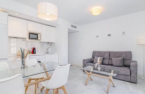 Centro - Sagrario Apartment | Spacious and modern Apartment with free parking in the heart of Granada 6