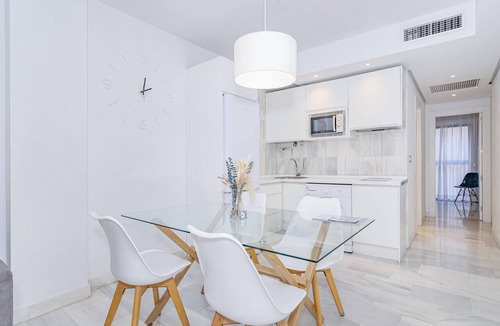Centro - Sagrario Apartment | Spacious and modern Apartment with free parking in the heart of Granada 7