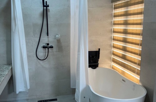 Lekki Phase 1 Apartment | Spacious and modern, centrally located 2BR flat in serene area of Lekki.
