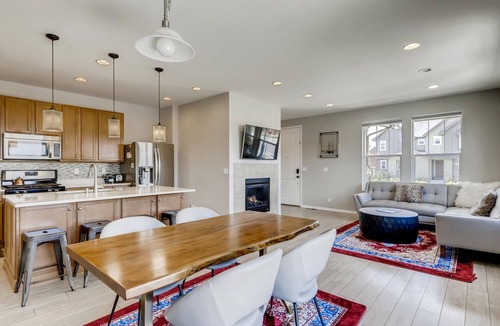 Aurora House | Spacious and modern Central Park Denver Home
