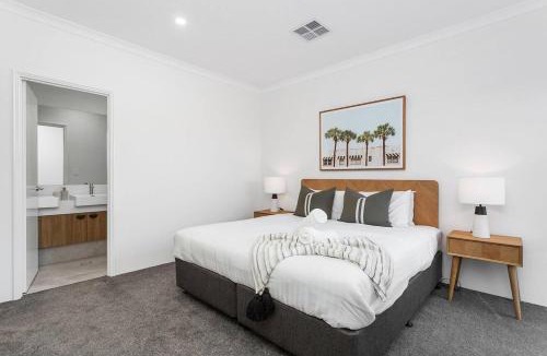 Dianella House | Spacious and modern Dianella