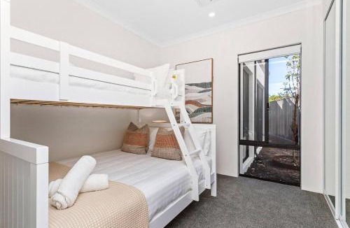 Dianella House | Spacious and modern Dianella