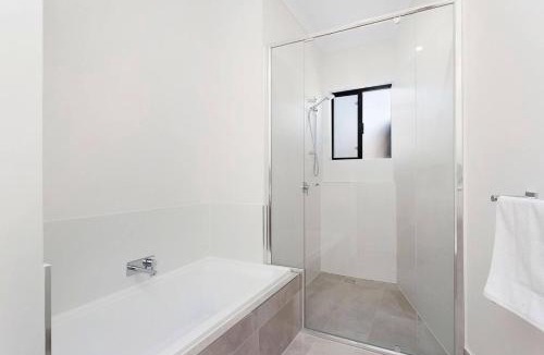 Dianella House | Spacious and modern Dianella