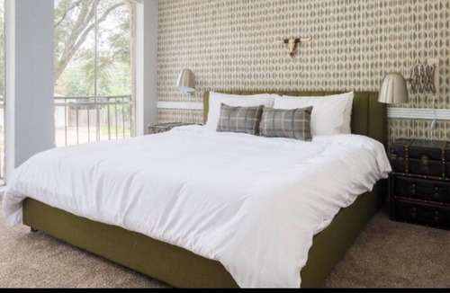 The Galleria Apartment | Spacious and Modern Hotel Suites with Heated Pool, Gym and Hot Tub!