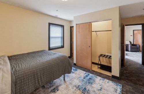 Ontario Apartment | Spacious and Modern Stay to Relax & Recharge