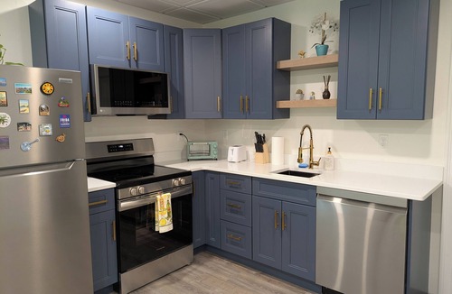 Nashua House | Spacious and peaceful garden apartment in quiet Nashua neighborhood with WiFi