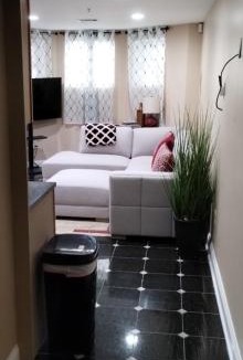 Le Droit Park Apartment | Spacious and Private 3BR, 3BA with free parking near Downtown Washington DC